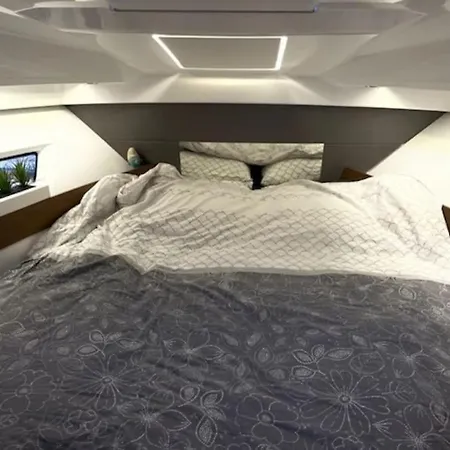 Nuit Insolite Au Cap D'agde Botel *